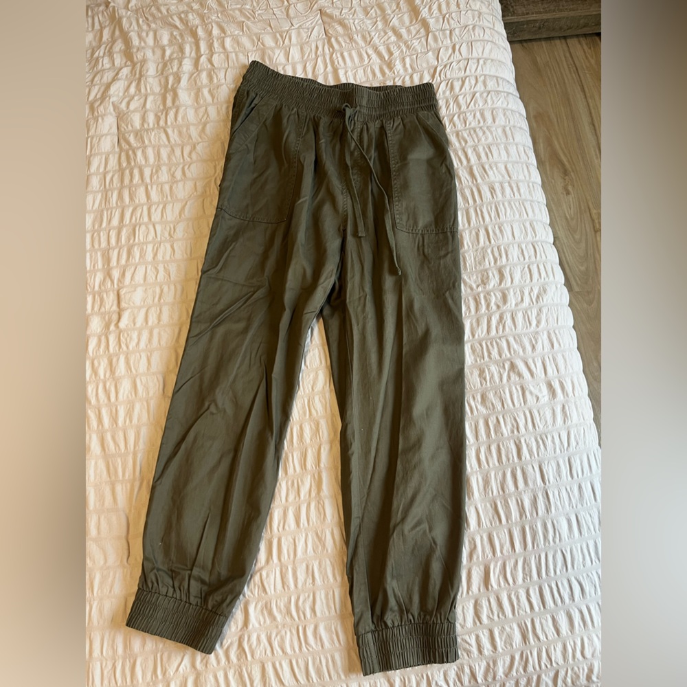 Women’s Olive Jogger Pants